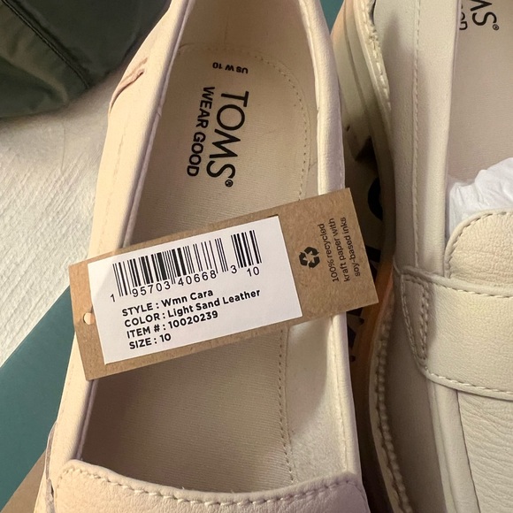New in Box TOMS Women's Cara Beige Leather Loafers - Picture 3 of 5
